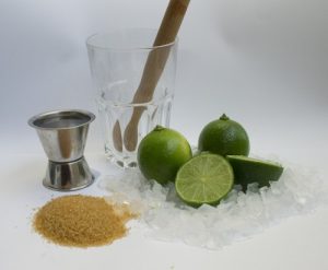 Příprava koktejlu Caipirinha