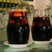 Sangria ve džbáncích