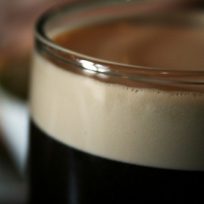 Krémová pěna piva pivního stylu Stout