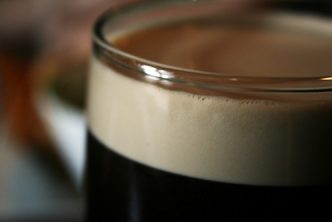 Krémová pěna piva pivního stylu Stout