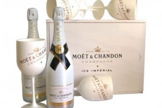 dárek Moët & Chandon ICE Impérial 2×0,75l 12% + 4x sklo Dřevěný box